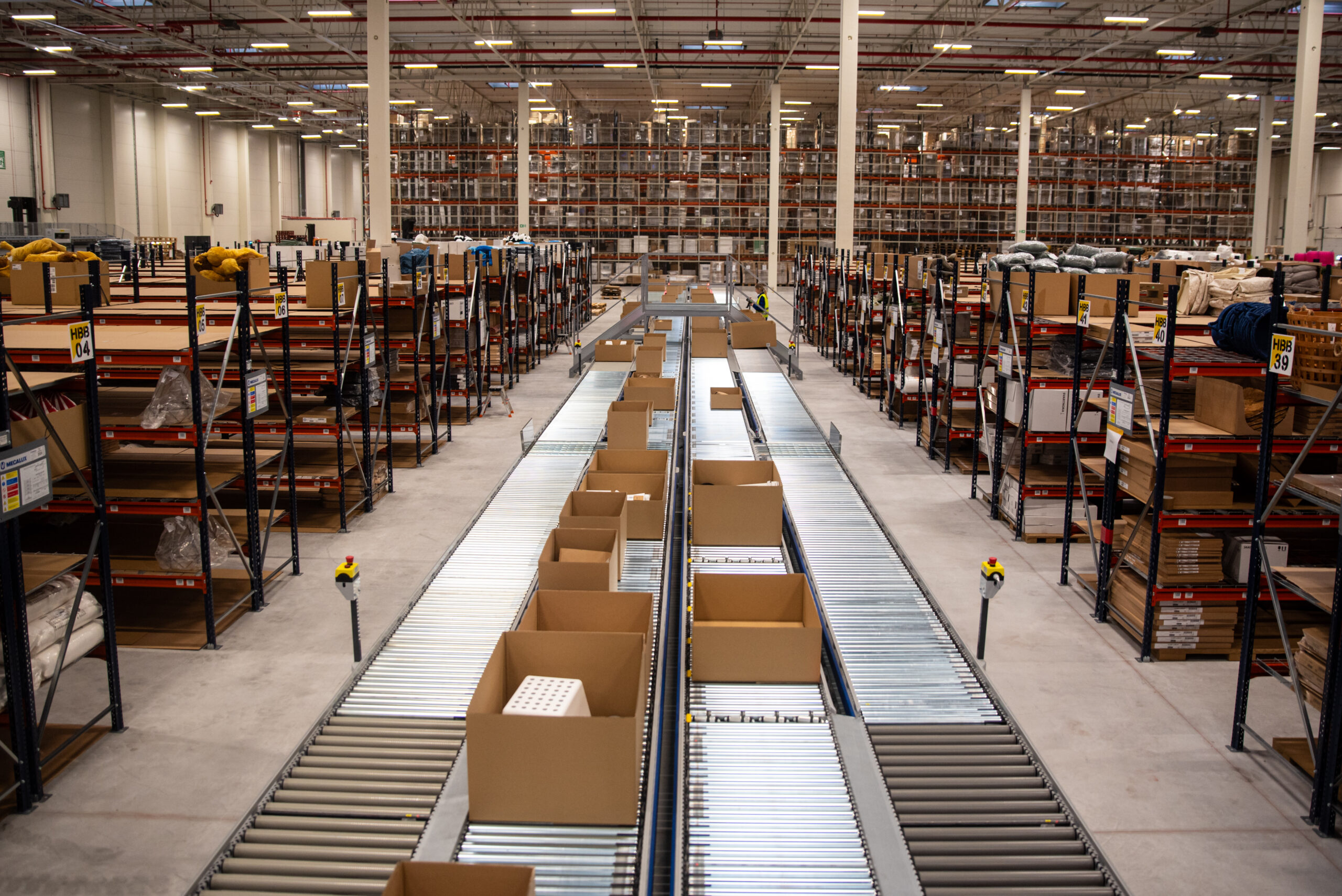 Logistyka odwrotna w e-commerce – jak zamienić zwroty w przewagę konkurencyjną?
